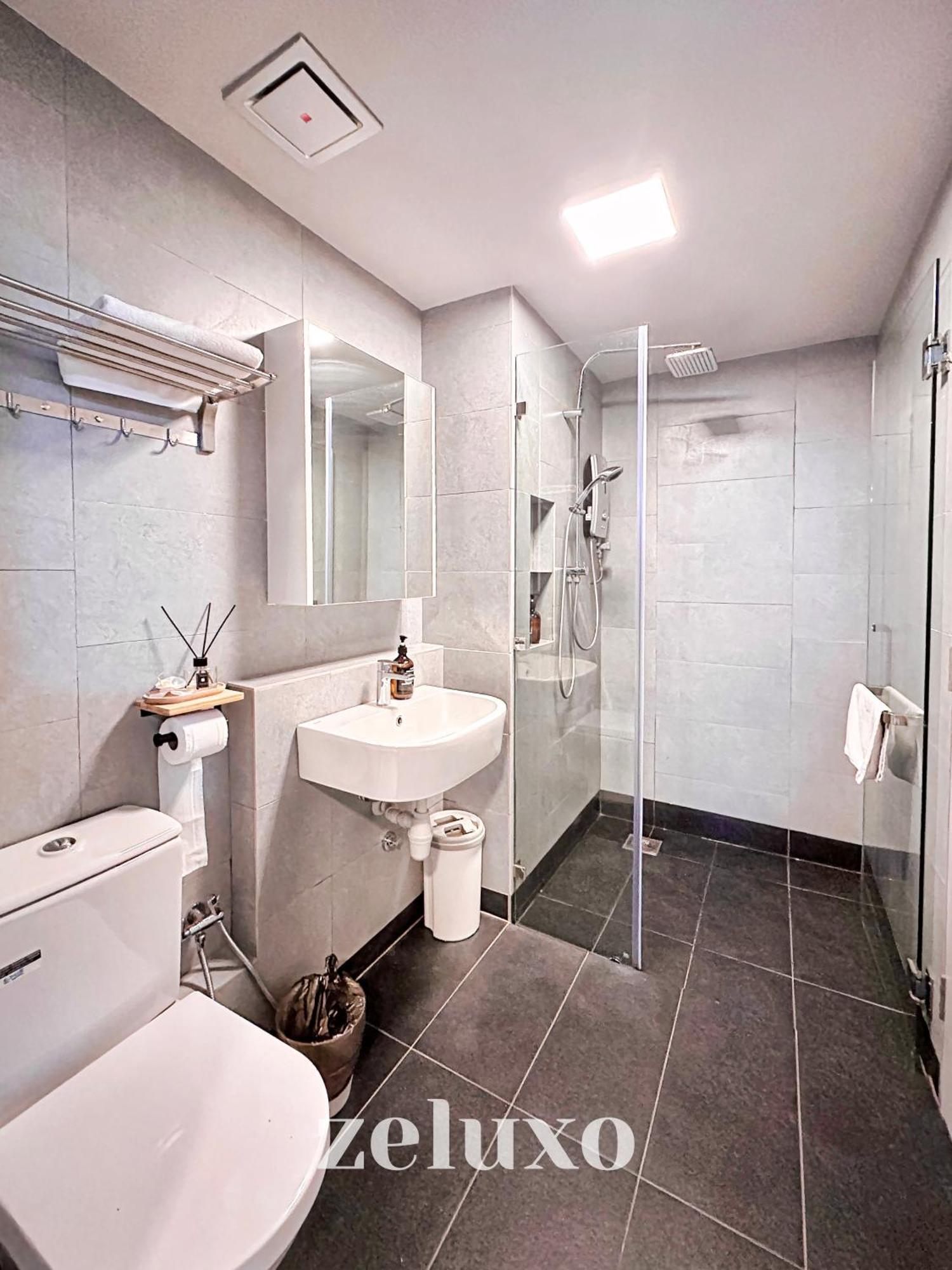 #2 Jesselton Quay Pads By Zeluxo