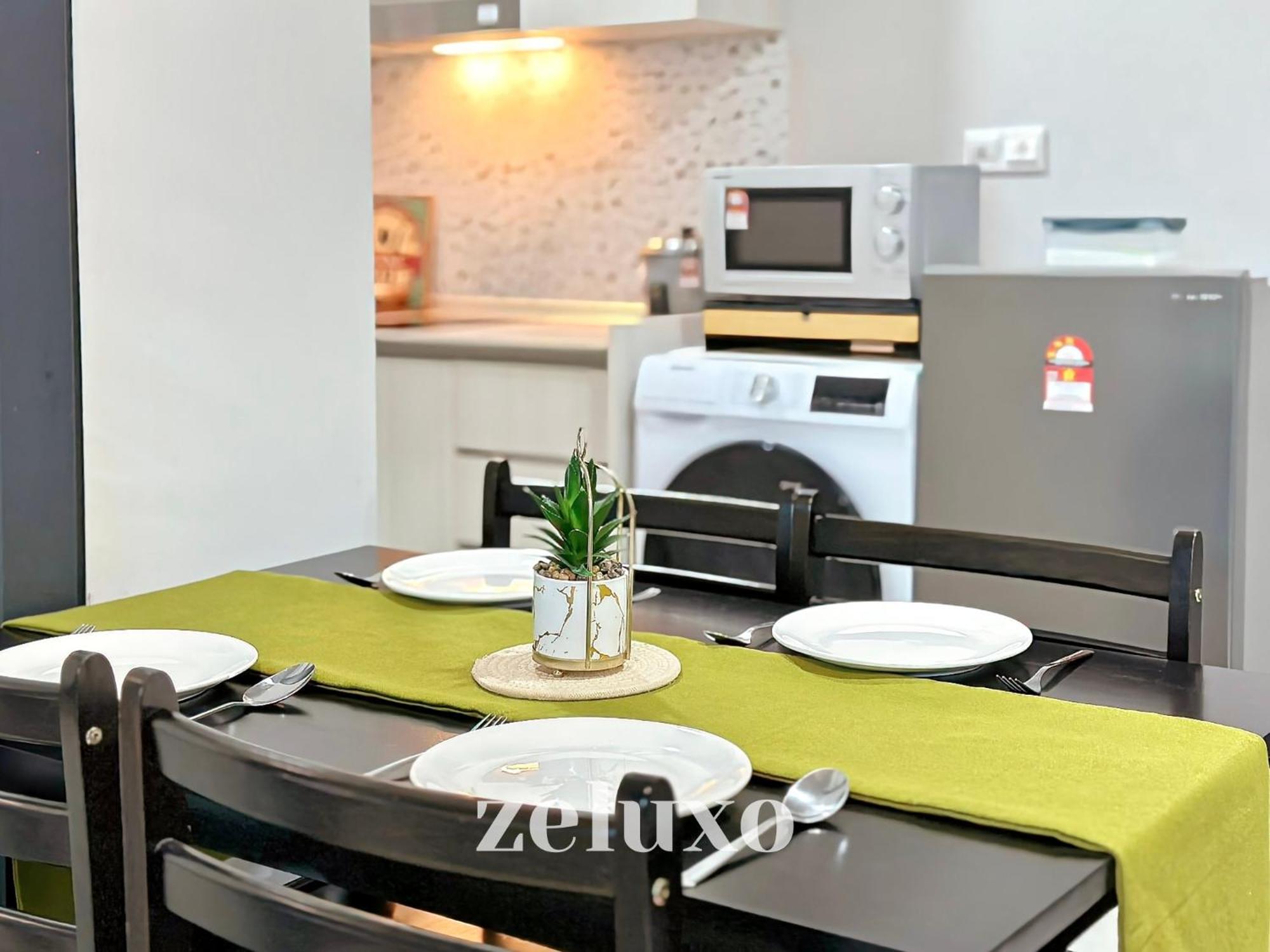 #2 Jesselton Quay Pads By Zeluxo *